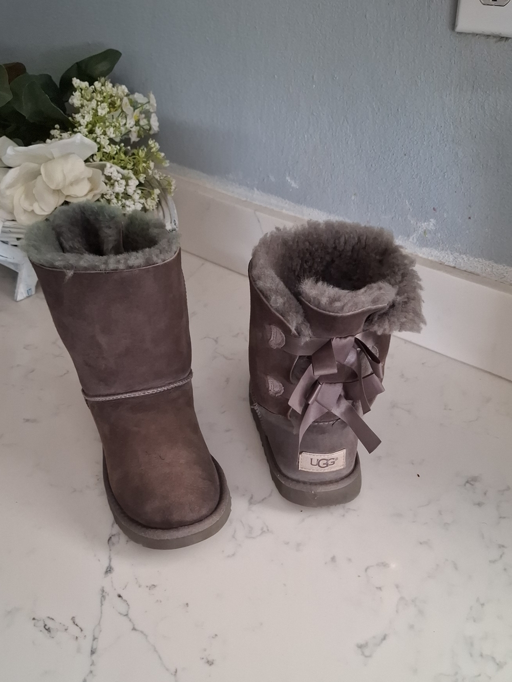 UGG Kids Bailey Bow Boot in Gray